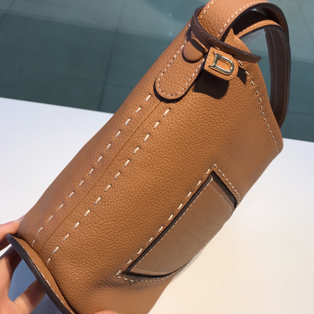 델보 팽 미니 버킷 크로스백